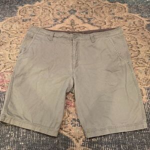 No boundaries Men's Zinc gray flat front pockets chinos shorts 42